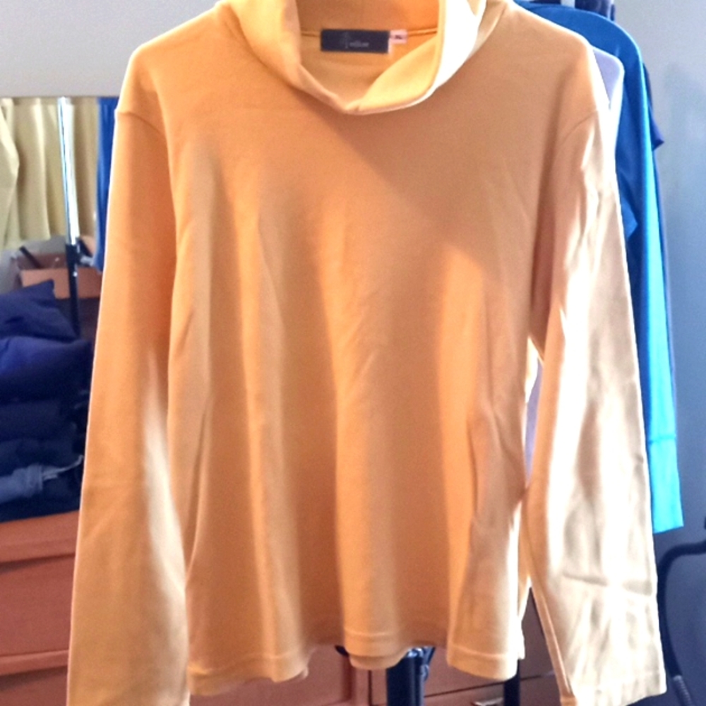 Willow turtle neck cotton tops .
